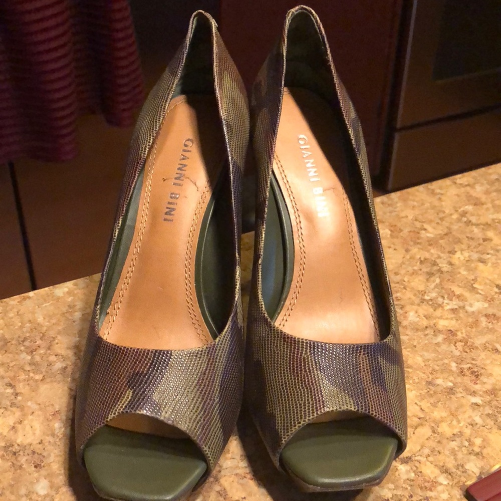 Gianna Bini Camo Heels